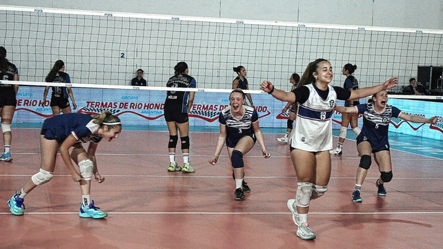Merecido festejo para las chicas de Gimnasia y Esgrima que se consagraron campeonas en Chapadmalal.