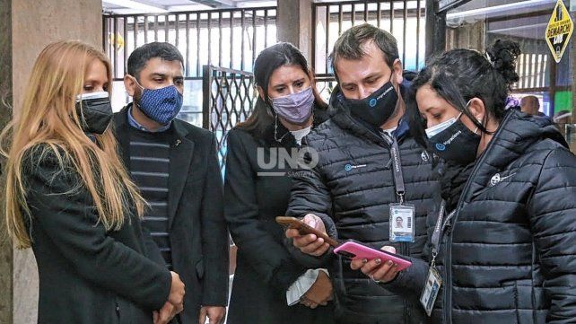 Santafesinos viajeros. Refuerzan los operativos de control y las sanciones para las personas que regresan del exterior.