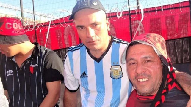 Brian Emanuel “Chucky” Ríos (último a la derecha, con un gorro rojo y negro) tenía un pedido de captura activo desde hace más de un año.