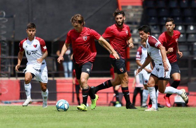 Sebastián Palacios, ex-Unión, marcó los dos goles de Newell