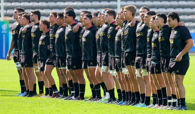 El tercera línea oriundo de Azul, Juan Penoucos, consiguió un try ante Inglaterra. El tercera línea oriundo de Azul, Juan Penoucos, consiguió un try ante Inglaterra.