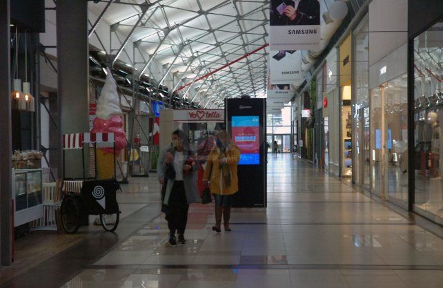 Los comerciantes del shoping esperan la reapertura inmediata del paseo comercial