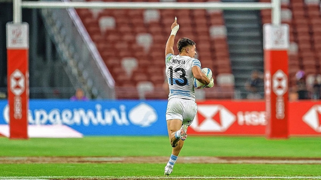 El wing Marcos Moneta intercept&oacute; una pelota en su propio campo, marc&oacute; el try que signific&oacute; el triunfo ante Gran Breta&ntilde;a.