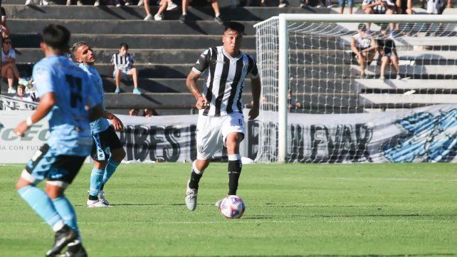 El zaguero de Gimnasia de Mendoza, Maximiliano Padilla, palpit&oacute; el partido contra Col&oacute;n.