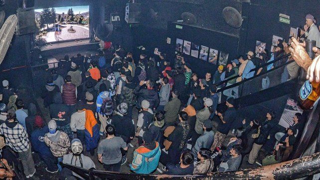 La gente disfrutó de dos producciones audiovisuales, el tour de marzo por la Patagonia y la joya de Mauro Iglesias.