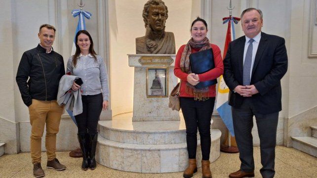 El gobernador Maximiliano Pullaro recibió a la presidenta comunal Dianela Michlig