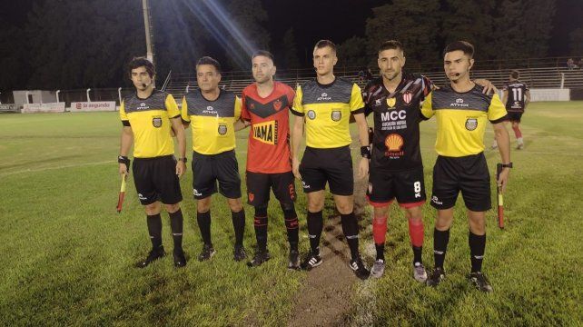 El choque entre el Conquistador y Newell´s, se interrumpió por un corte de luz cuando iban 3 minutos.