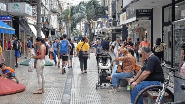 Peatonal San Martín repleta de santafesinos 