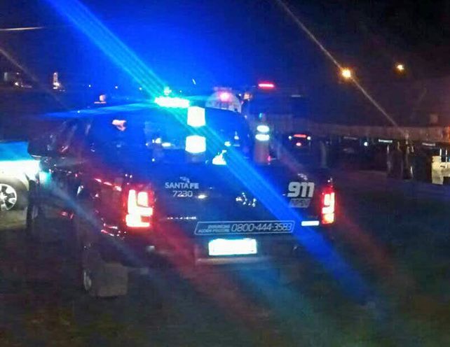 La víctima fue G. B. de 19 años y fue impactado con un balazo en el tórax. Fue operado en el hospital Cullen y su estado es delicado.