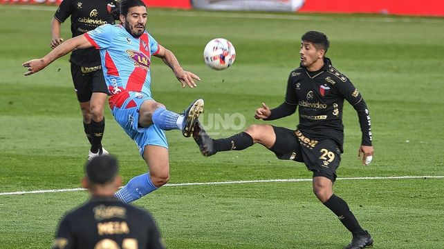 Eduardo Domínguez analizó el empate de Colón ante Arsenal. Télam