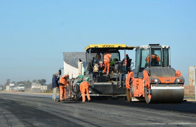 Con falta de materiales y una obra pública