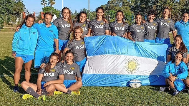 El plantel argentino de seven femenino, cont&oacute; con las santafesinas Gisela Acu&ntilde;a como coach, y Deborah Fretes Hern&aacute;ndez como jugadora.