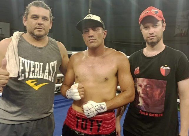 Toti Garasteguy 9-6 (2 KO) ganó por puntos en fallo unánime en 6 Rounds, en categoría walter.