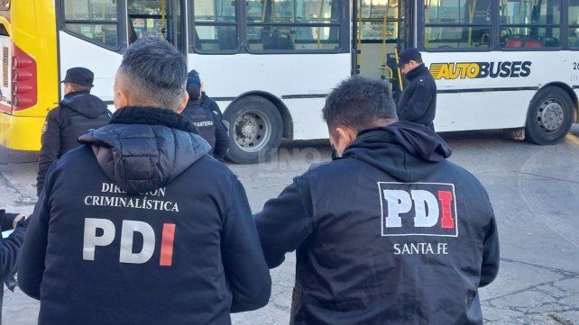 Investigan lo ocurrido con un pasajero de la Línea 14 que falleció en un confuso accidente