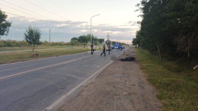 Dos motos chocaron de frente y murieron dos personas. Fue a la altura del aeropuerto en Sauce Viejo