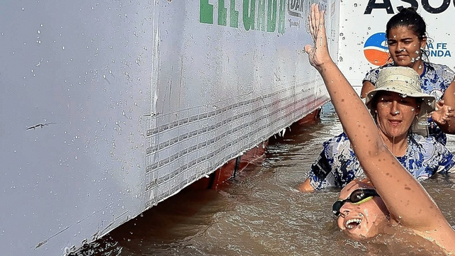 Un nadador sanjavierino ganó la travesía Santa Fe–Coronda para aficionados. Un nadador sanjavierino ganó la travesía Santa Fe–Coronda para aficionados.