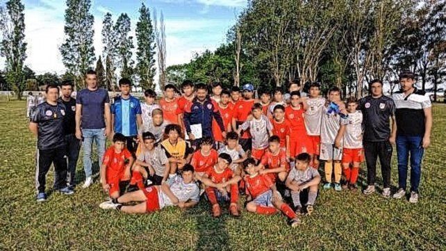 Unión probó jugadores en el club Renato Cesarini de Rosario con las presencias de Battión y Limia. 