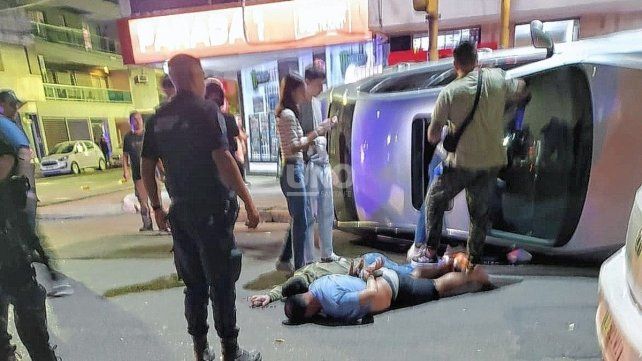 Cinematográfica persecución de delincuentes cordobeses: terminaron volcando en barrio Candioti Sur