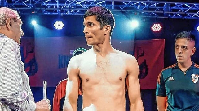 Borda, es entrenado por el santafesino Carlos Lemos en el Club Colón, y se medirá con Rodrigo Vildoza a 6 asaltos.