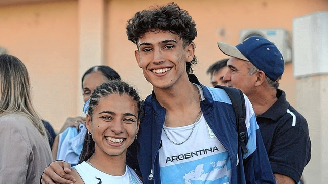 Los velocistas rafaelinos, Camila Rodr&iacute;guez y Tom&aacute;s Mondino, se destacaron en los 100 metros, y ahora van por una medalla en la prueba de 200 en Rosario.