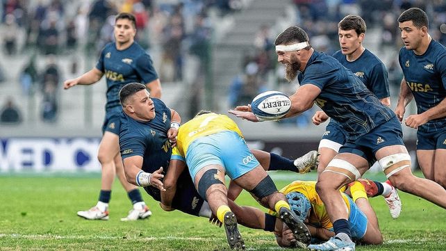 El tucumano Thomas Gallo reciba la asistencia del capitán y entrerriano Marcos Kremer.