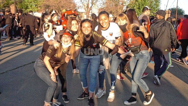 Los hinchas de Colón volvieron al Brigadier López.