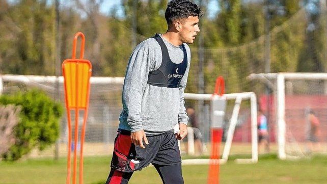 Col&oacute;n tendr&aacute; un cupo m&aacute;s si vende a Alan Forneris a Racing.