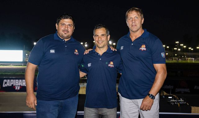 El ex-Puma santafesino, junto a los otros coaches de Capibaras XV: Nicol&aacute;s Vergallo y Nicol&aacute;s Galatro. &nbsp;