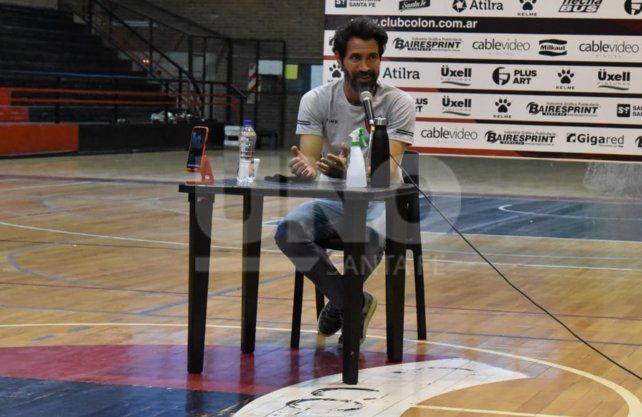 Eduardo Dom&iacute;nguez habl&oacute; de la importancia de potenciar a los chicos de las inferiores en Col&oacute;n y se mostr&oacute; en contra de la quita de los descensos