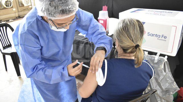 Las vacunas contra el Covid a docentes comenzaron a ser aplicadas en marzo en Santa Fe. 
