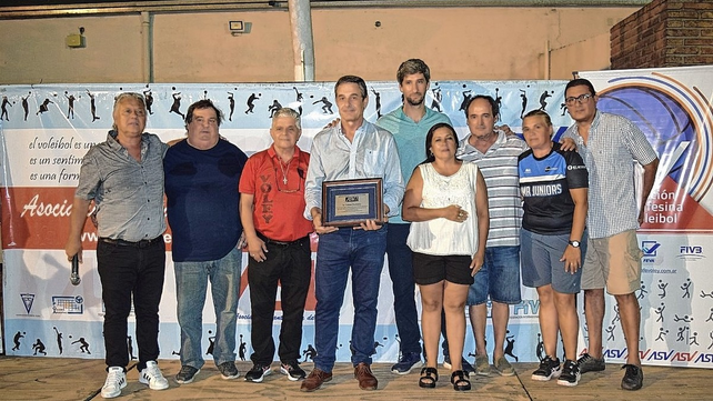 Fabi&aacute;n Bochatay recibi&oacute; un merecido reconocimiento por haber sido por m&aacute;s de una d&eacute;cada el presidente de la ASV.