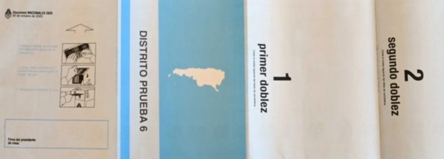 El reverso de las boletas con instrucciones para plegarla.