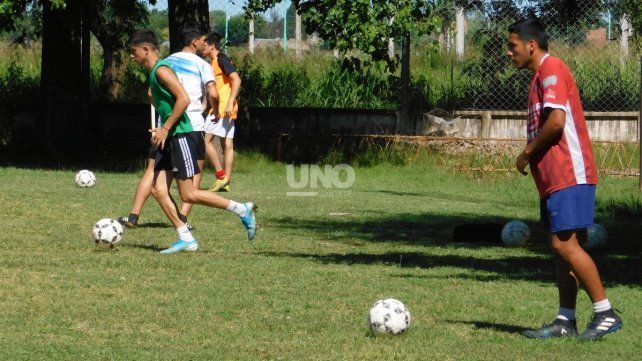 Mario Pigliacampo venía trabajando en inferiores y el presidente Lito Brignone le dio la confianza para hacerse cargo de Independiente de Santo Tomé
