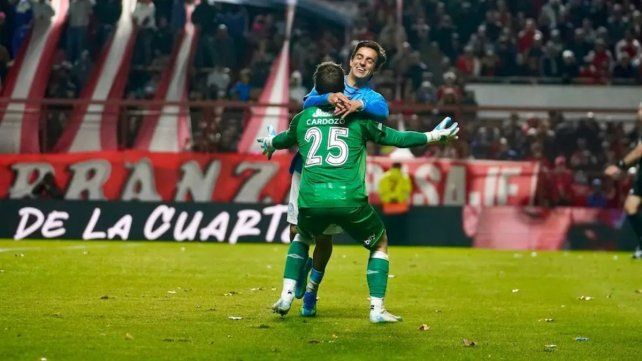 Mientras Unión espera que Belgrano compre a Cardozo, apareció Independiente interesado. Mientras Unión espera que Belgrano compre a Cardozo, apareció Independiente interesado.