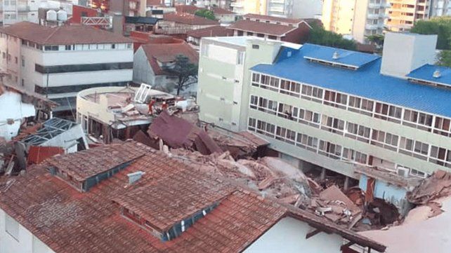 Se derrumbó una parte de un edificio en Villa Gesell y hay varias personas desaparecidas