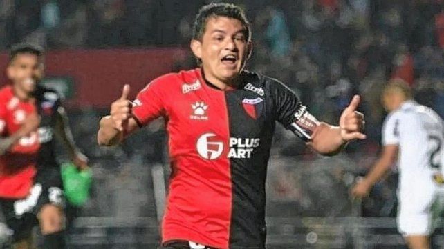 Pulga Rodríguez de penal le dio el triunfo a Colón en la última victoria sobre Aldosivi en el historial.