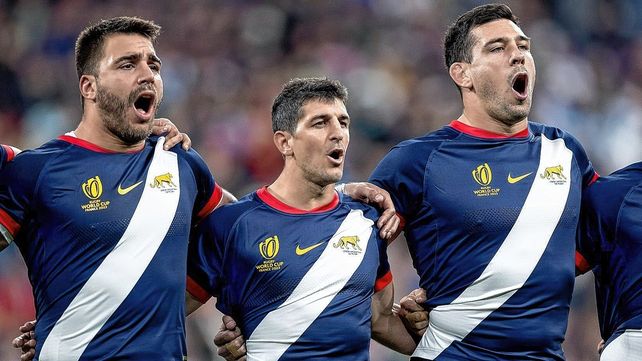 El medio scrum formado en Belgrano Athlétic con la camiseta de los Granaderos junto a Isa y Guido Petti. El medio scrum formado en Belgrano Athlétic con la camiseta de los Granaderos junto a Isa y Guido Petti.