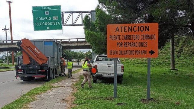 Carteles colocados sobre la autopista Santa Fe - Rosario en el marco del operativo de tránsito.