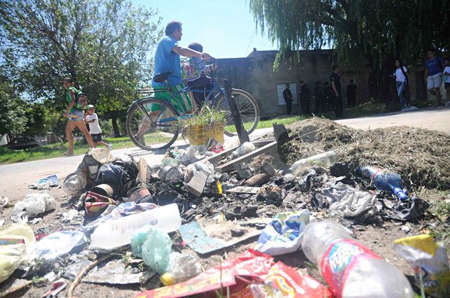 Microbasurales. La falta de conciencia de muchos vecinos genera esto. Hay escraches en Facebook.