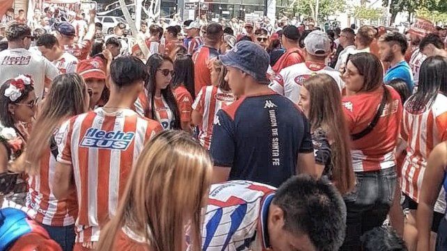 Los hinchas de Uni&oacute;n preparan otro emotivo banderazo en apoyo a Uni&oacute;n para el partido contra Tigre.