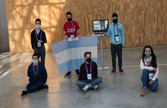 El equipo completo que representó al país en la 61° Olimpiadas Internacionales de Matemáticas