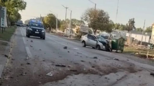 Conmoción en Timbúes: dos hermanos esperaban el colectivo y murieron al ser atropellados por un auto