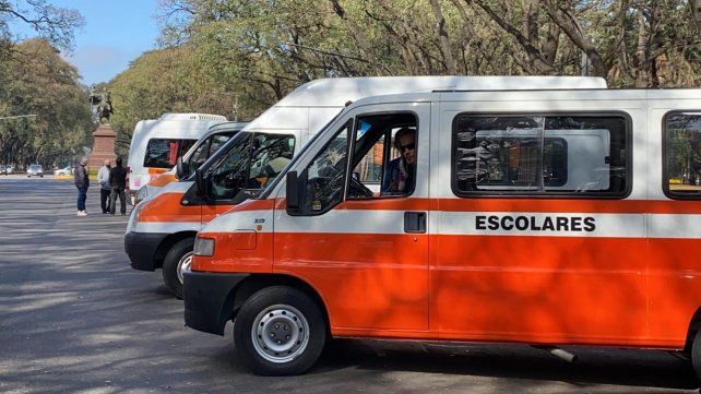 Los transportistas de escolares se reunieron hoy en el parque Independencia.