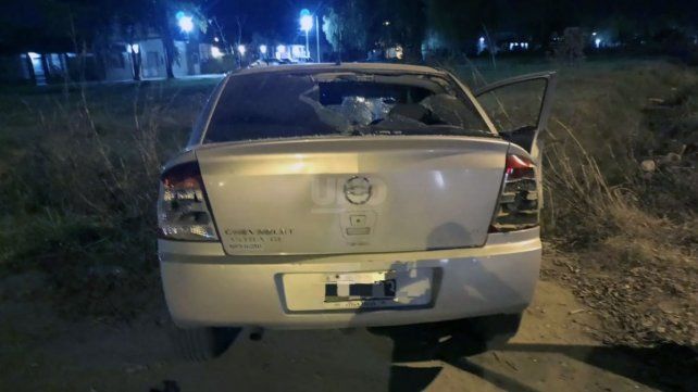 El auto atacados a balazos por dos motociclistas