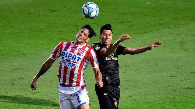 Fernando M&aacute;rquez tiene coronavirus y llegar&iacute;a con lo justo en Uni&oacute;n al partido de ida con Bah&iacute;a.&nbsp;