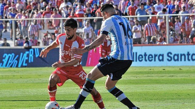 Mauricio Martínez, fue una de las figuras de Racing en el empate 1-1 frente a Unión en Santa Fe. 