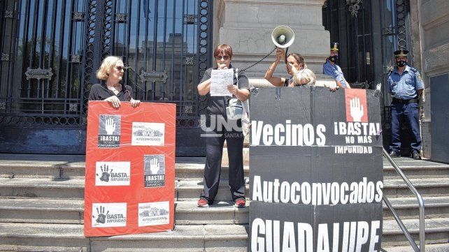 Graciela leyó un documento para pedir acciones a los tres poderes en contra de la inseguridad.