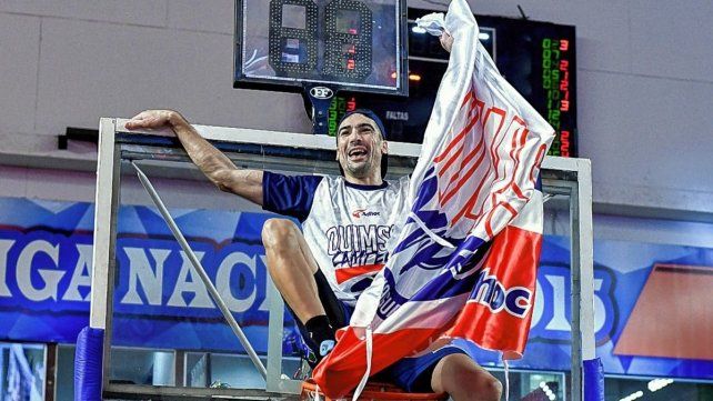El santafesino Cosolito tocó el cielo con las manos junto a la fusión santiagueña.