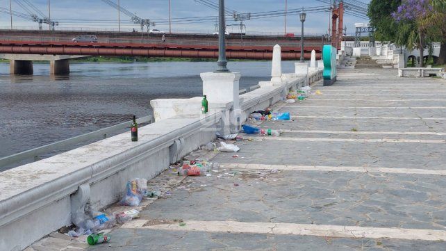 La mugre y basura que quedó en la Costanera tras los festejos