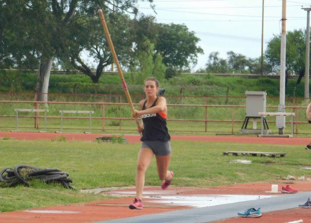 La garrochista Josefina Brunet, entrenada por Maxi Troncoso, logr&oacute; salta 3.40 en la vuelta a las competencias.